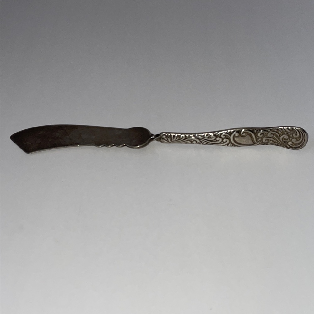 Vintage Holmes & Edwards Silverplate butter spreader. - Picture 6 of 7